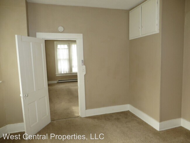 Building Photo - 710 W Packard Ave