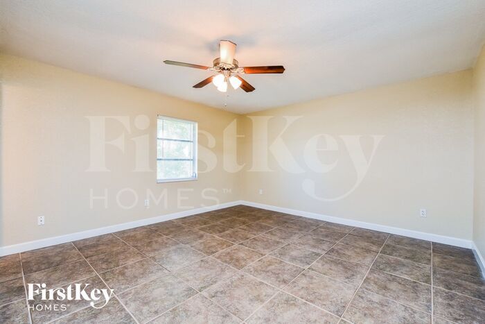 Building Photo - 2290 Beacon Dr