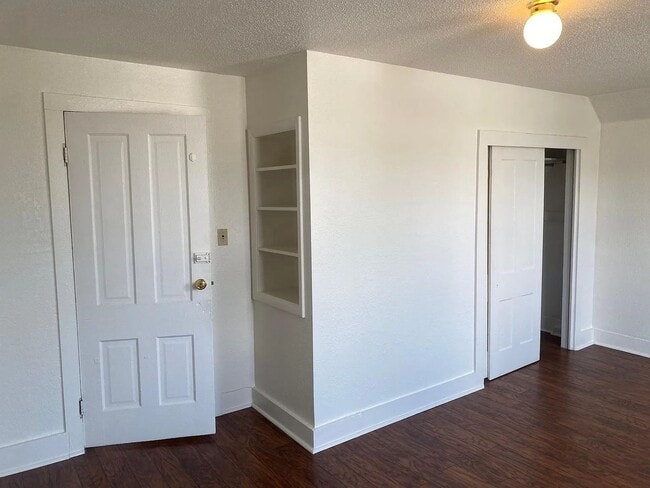 Building Photo - 404 S Marion St