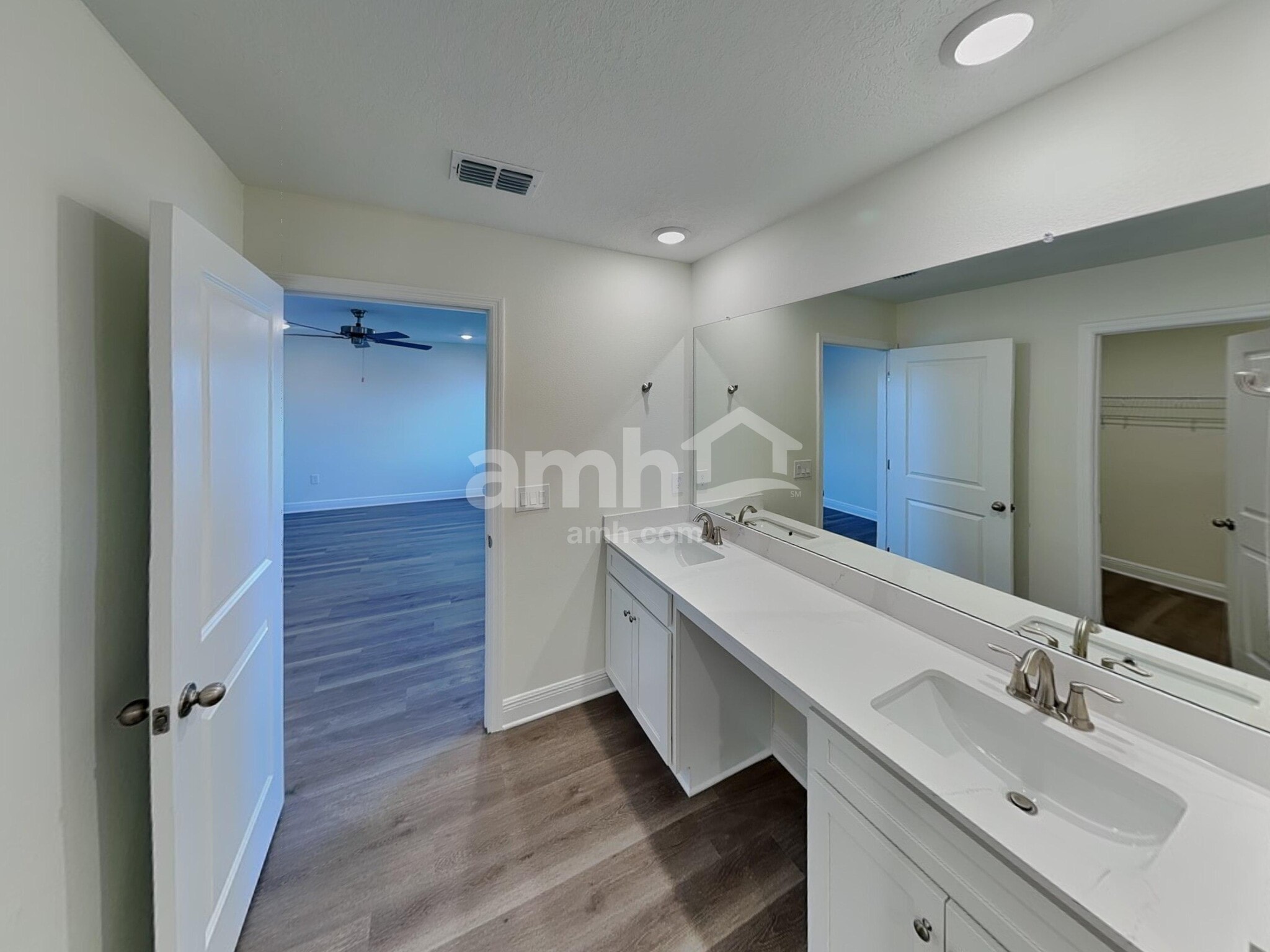 Building Photo - 5970 Sycamore Pl St