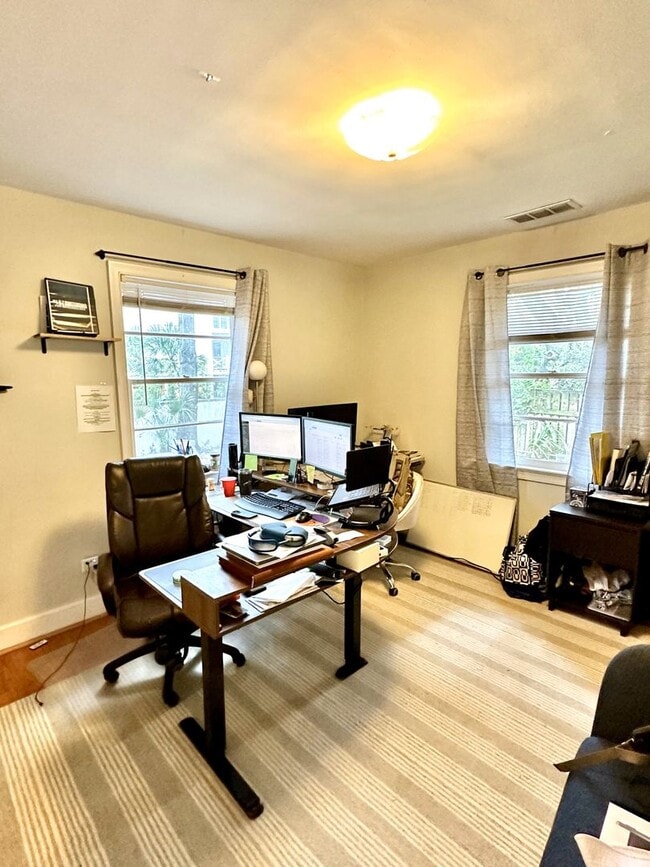 Building Photo - 2 Bedroom | 1 Bathroom Home – Downtown Cha...