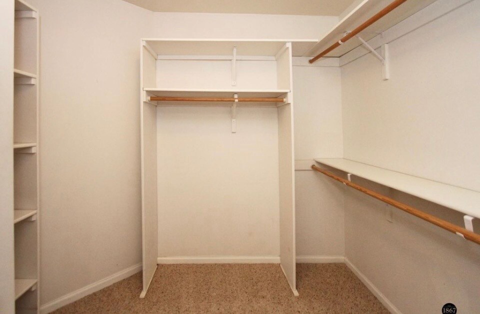 Building Photo - 6028 Glenbrook Ln