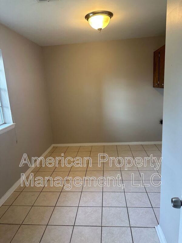 Building Photo - 4512 S Kingston Ave