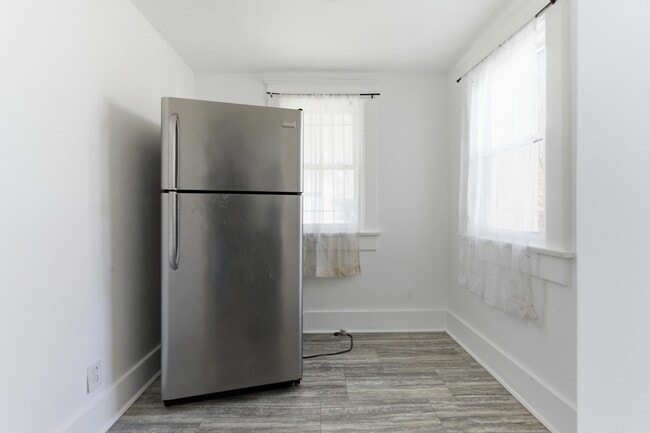 Building Photo - 223 Elmhurst Rd