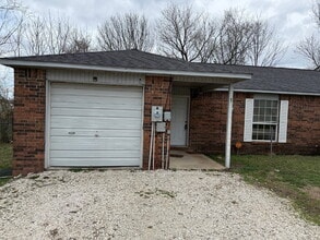 Building Photo - "Charming 3-Bed, 2-Bath Prairie Grove Gem with 1200 Sq Ft of Comfort!"