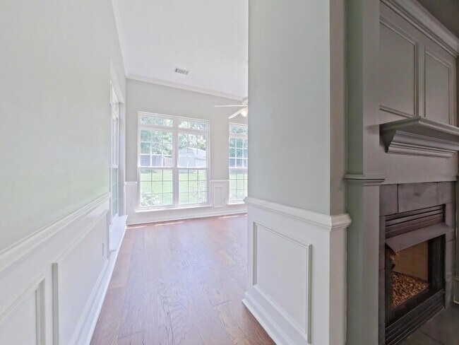 Building Photo - 304 Farmington Dr