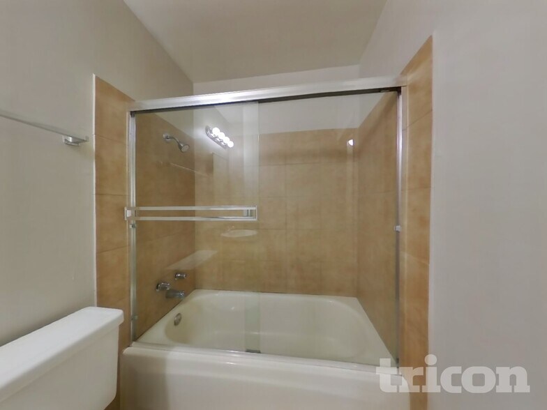 Building Photo - 110 Inverness Dr