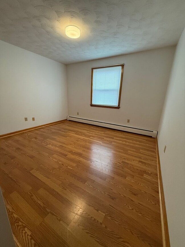 Building Photo - 490 Burritt St