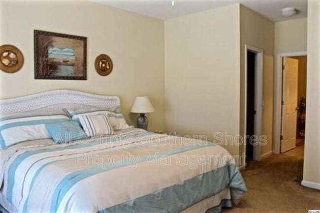 Building Photo - 264 Viareggio Road