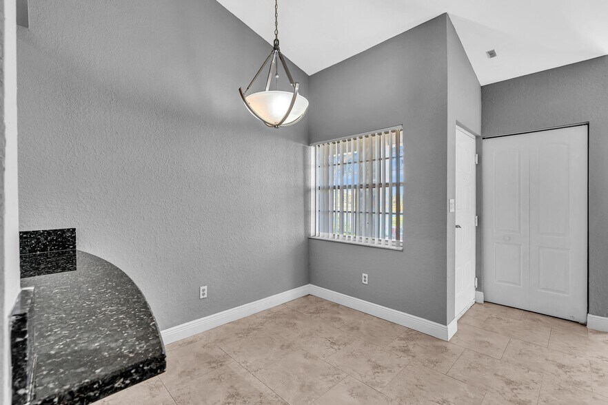 Building Photo - 2881 N Oakland Forest Dr