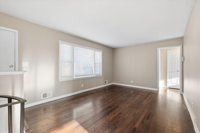 Building Photo - 4916 Crescent Ave