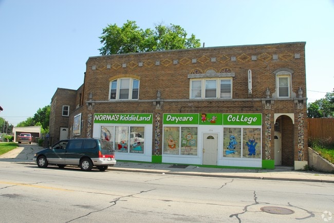 Primary Photo - 2214 W Hopkins St