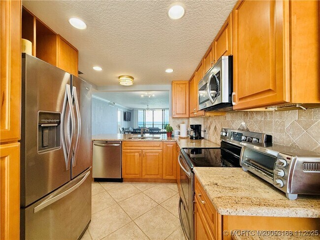 Building Photo - 10680 S Ocean Dr