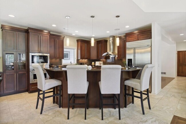 Building Photo - 6484 Ivy Way
