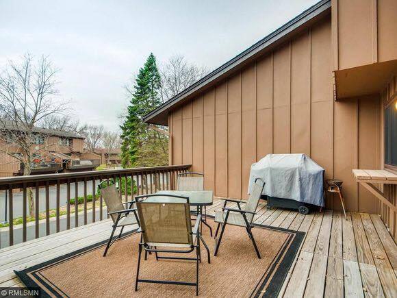 Very spacious deck for entertaining - 2628 Sumac Rdg
