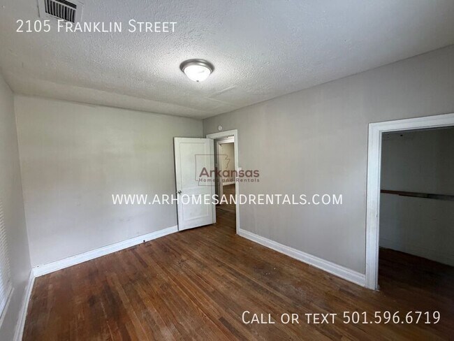 Building Photo - 2105 Franklin St