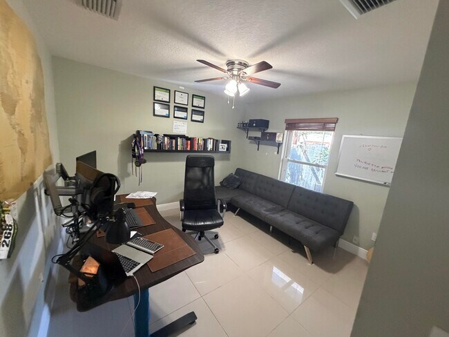 Building Photo - 5928 Papaya Rd