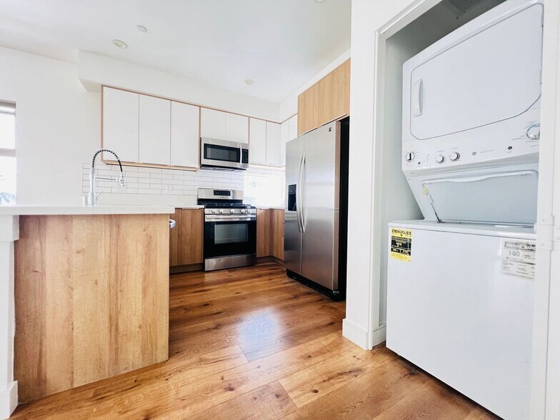 Building Photo - 1718 Miramar St