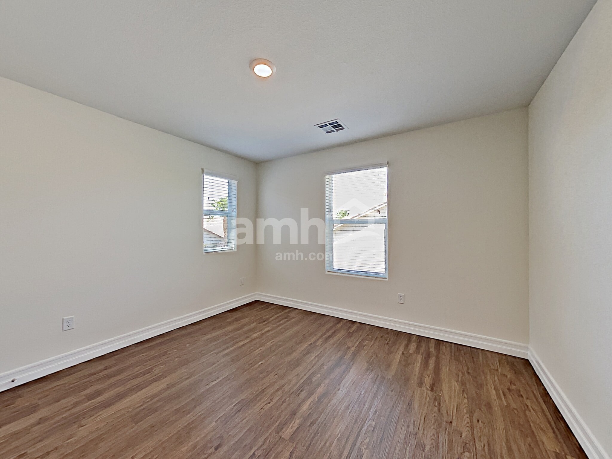 Building Photo - 5873 Petronius St