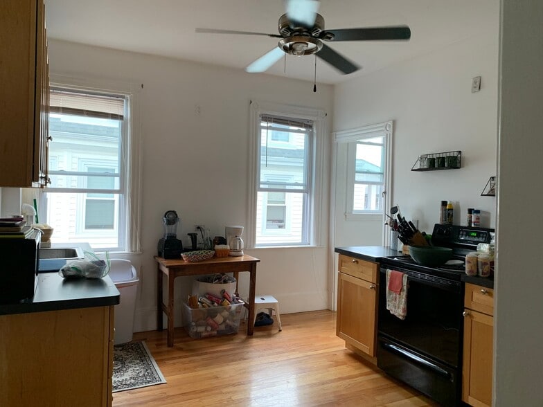 Building Photo - 16 Falkland St