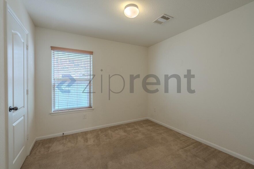 Building Photo - 2730 Volute