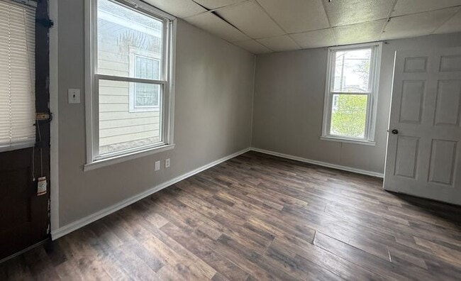 Building Photo - RENT SPECIAL !! 2 Bedroom with a Bonus Roo...