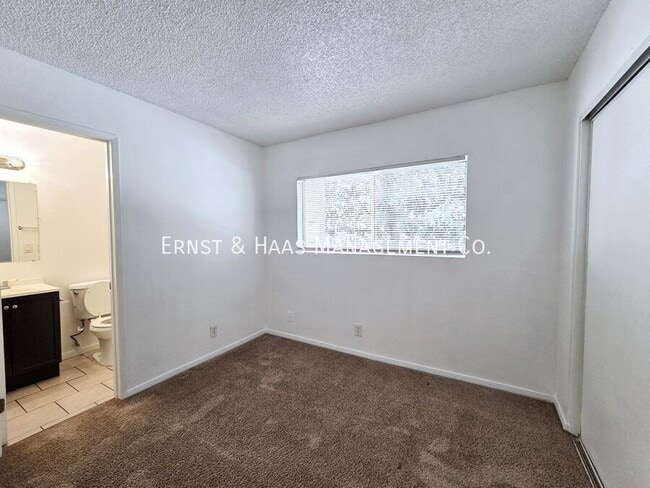 Building Photo - 6673 Hammond Ave C