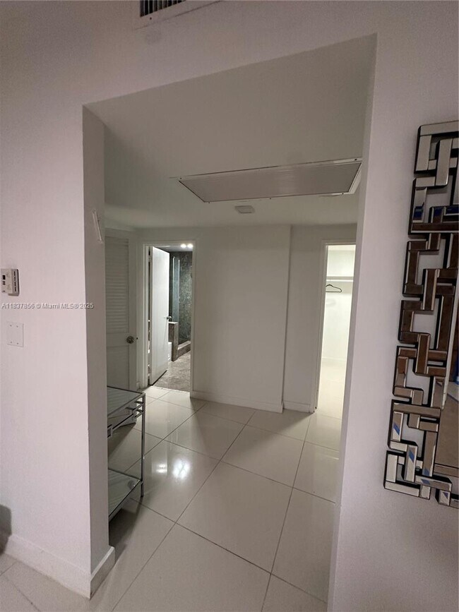 Building Photo - 5255 Collins Ave