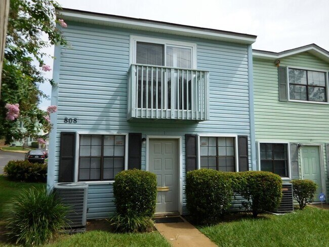 Primary Photo - 808 W Carolina St