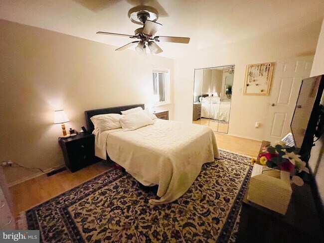 Building Photo - 201 Village Walk