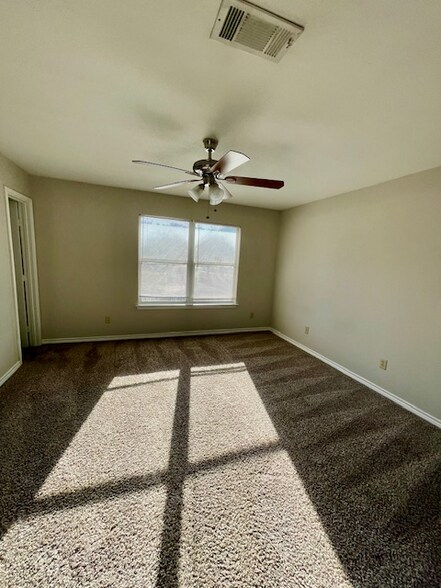 Building Photo - 2527 Pascal Ct