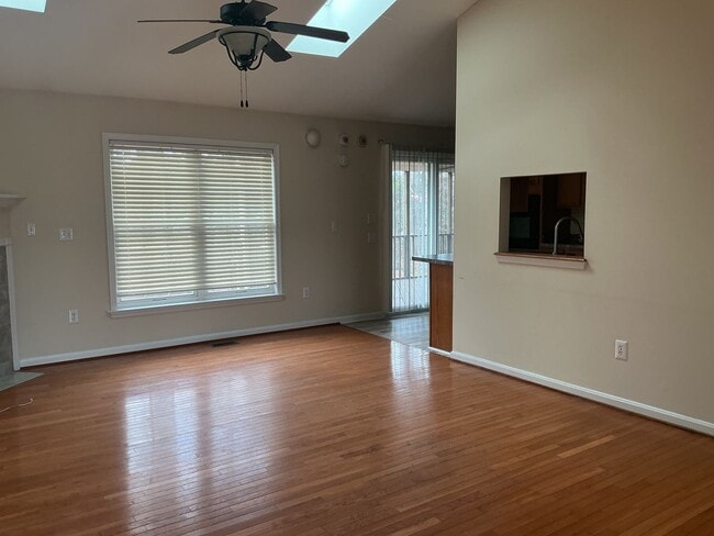 Building Photo - Welcome home!  Sought after Lake of the Woods!