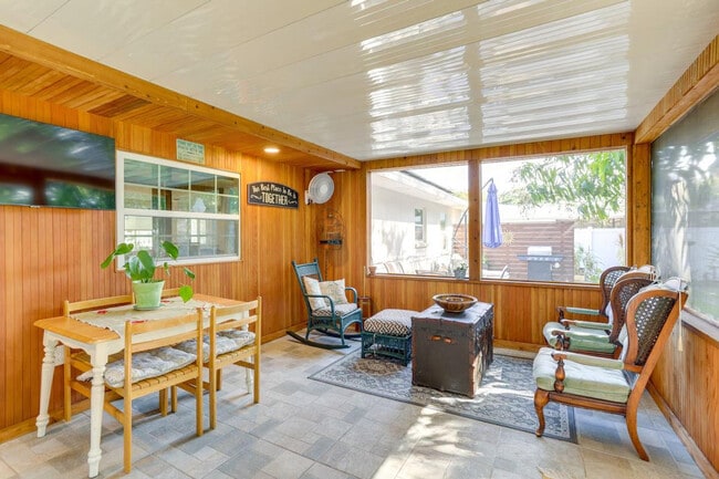 Building Photo - 12 S Arcturas Ave