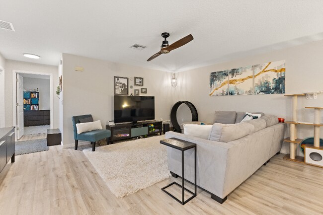 Building Photo - 2989 Poplar Ave