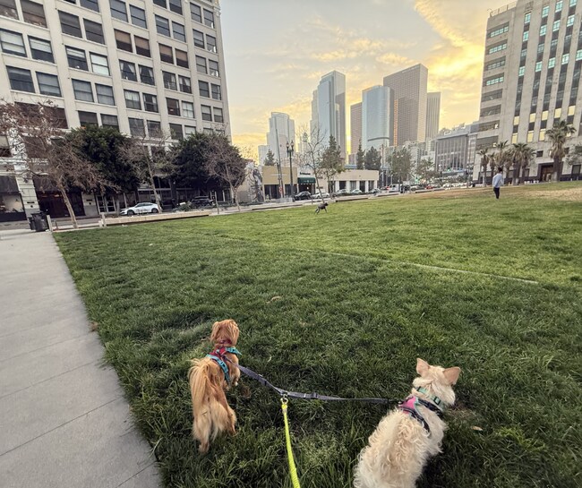 Building Photo - 108 W 2nd St