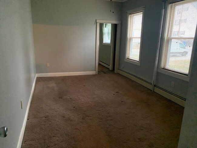 Building Photo - 293 Linden St