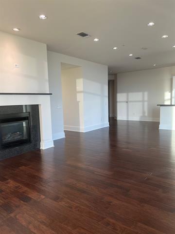 Building Photo - 8066 Park Ln