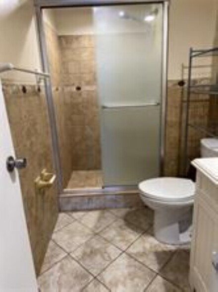 Building Photo - 1407 NE 56th St