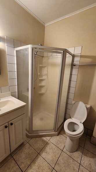 Bedroom Bathroom - 18 Sparkill Ave