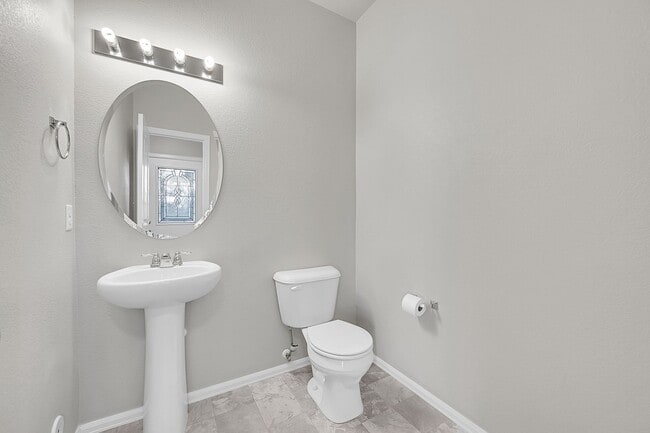 Building Photo - 3 bed 3 bath townhome in gated community w...
