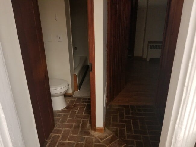 Building Photo - 307 N Market St