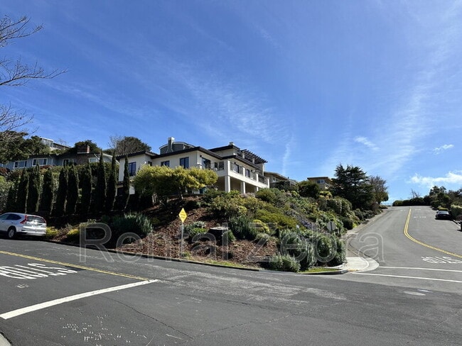 Building Photo - 561 Silverado Dr