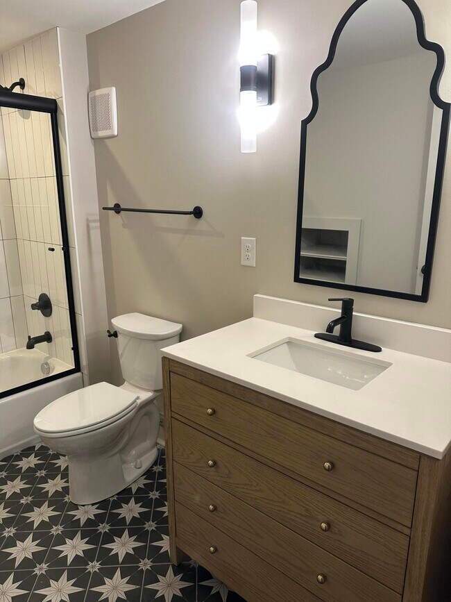 Building Photo - 307 W Main St