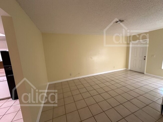 Building Photo - 13753 Oleander Ave