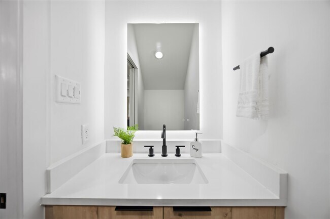 Building Photo - 4209 McKinney St