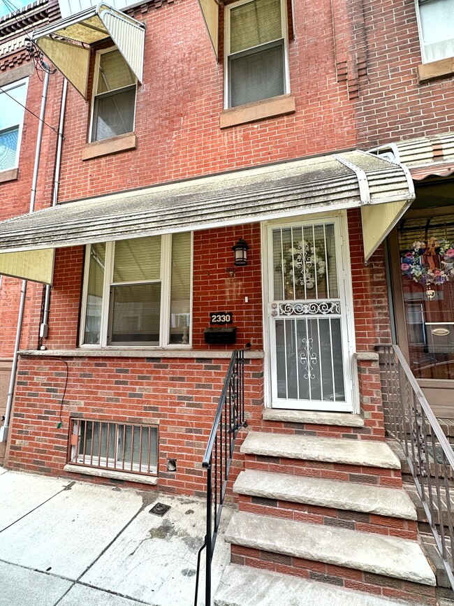 Building Photo - 2330 S Bancroft St