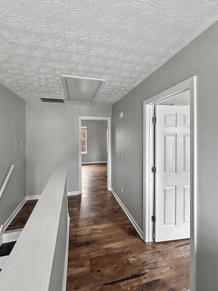 Building Photo - 21 Timber Ridge Dr