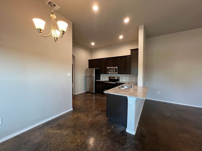 Building Photo - Luxury 3/2 Duplex in Seguin, Texas