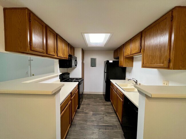 Building Photo - Nice 2 bed 2 bath second floor unit near Buckley Air Force base!