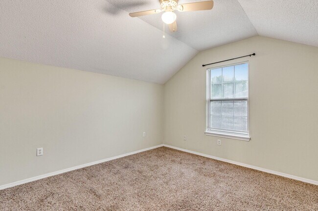 Building Photo - 917 Claeven Cir